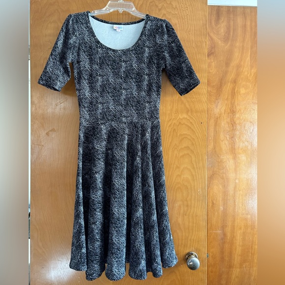 LuLaRoe Dresses & Skirts - LulaRoe Nicole Dress
